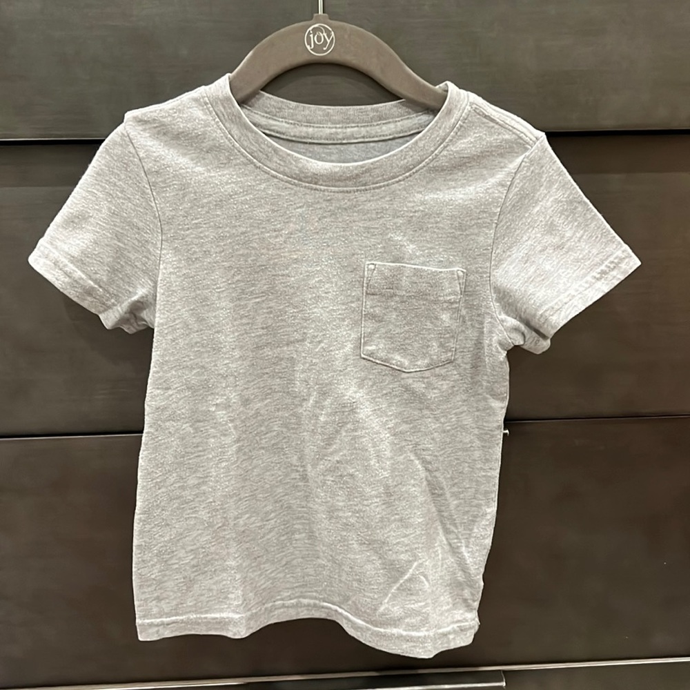 Plain grey pocket T-shirt